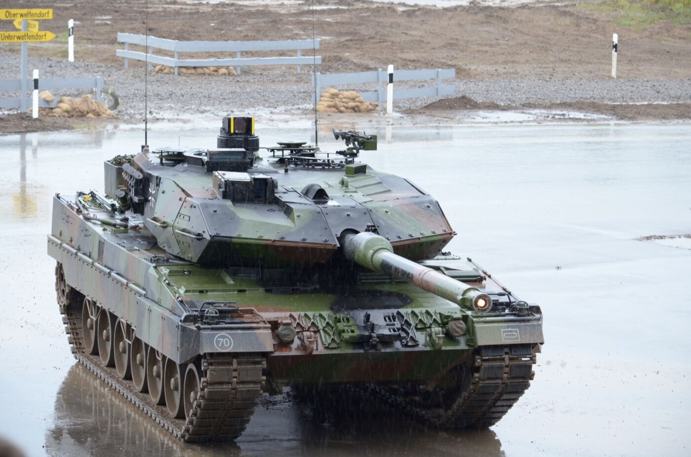 Голям брой от танковете Леопард 2 доставени на Киев от Германия