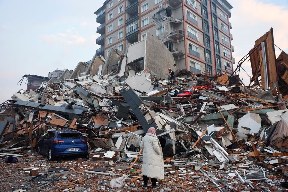 В пострадалия от земетресението в Турция град Искендерун има безследно
