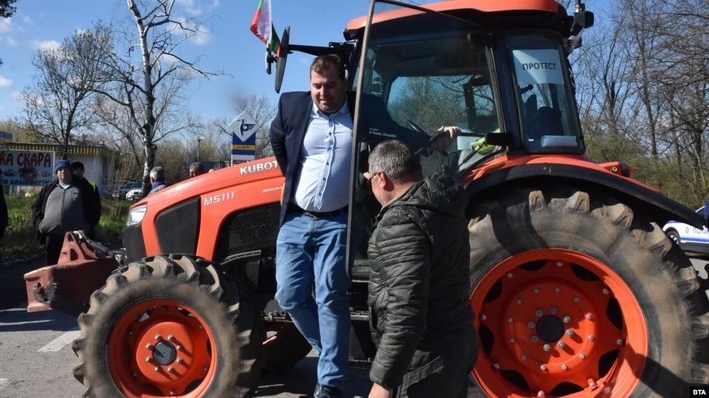 Фермери протестират срещу по-евтиния украинския внос на земеделска продукция. Българското