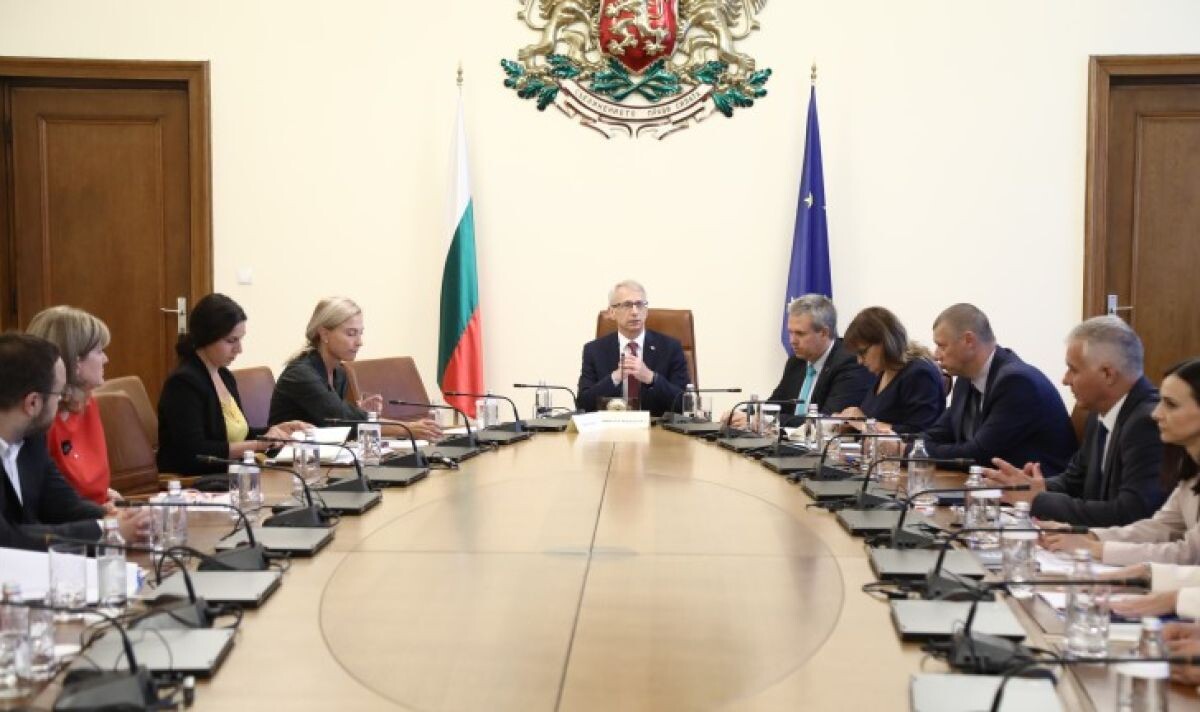 Премиерът Николай Денков обяви в началото на правителственото заседание решение