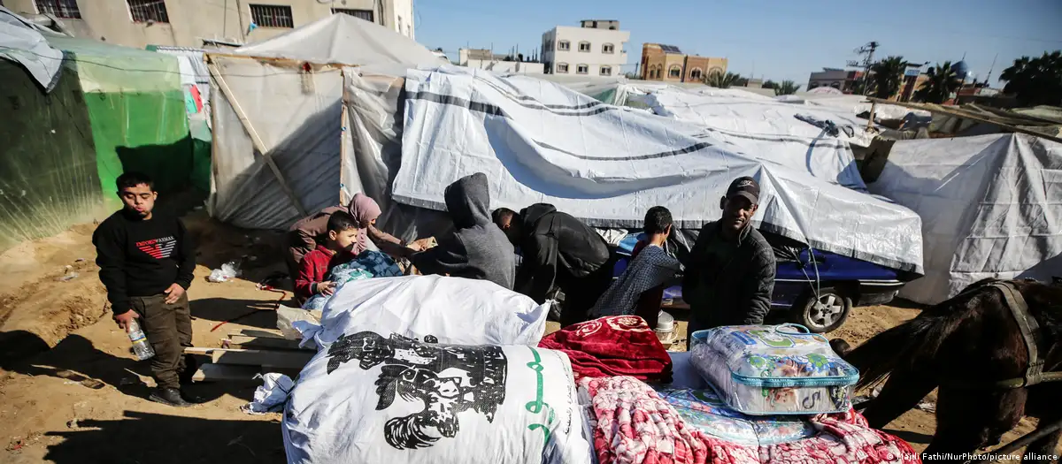 От началото на конфликта в Газа хиляди палестинци търсят безопасност
