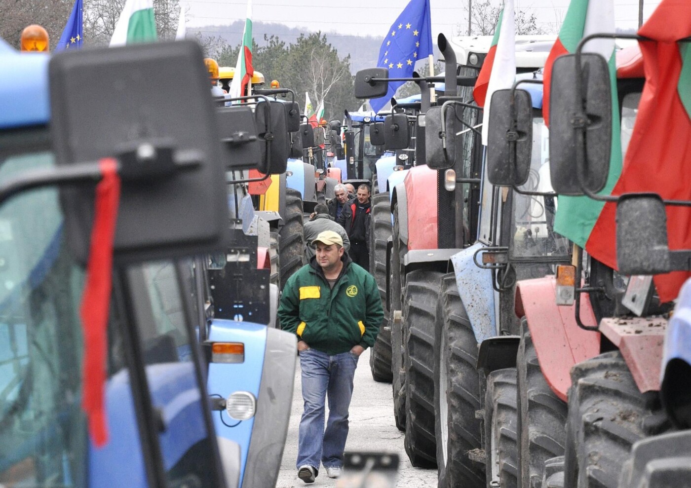 Земеделските производители блокираха движението в района на граничния контролно пропускателен пункт
