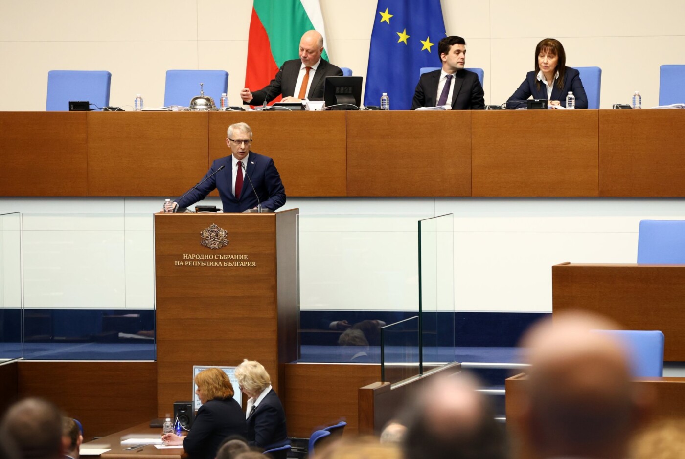 Oставката на премиера Николай Денков бе гласувана единодушно от Парламента с