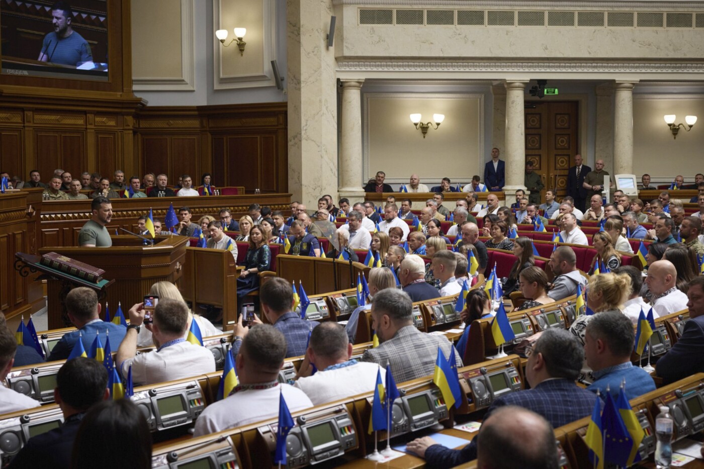 На второ четене днес Украинската Върховна рада прие закон който